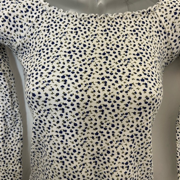 Stretchy Floral Crop Top with Long Sleeves, Sz L - Picture 2 of 5